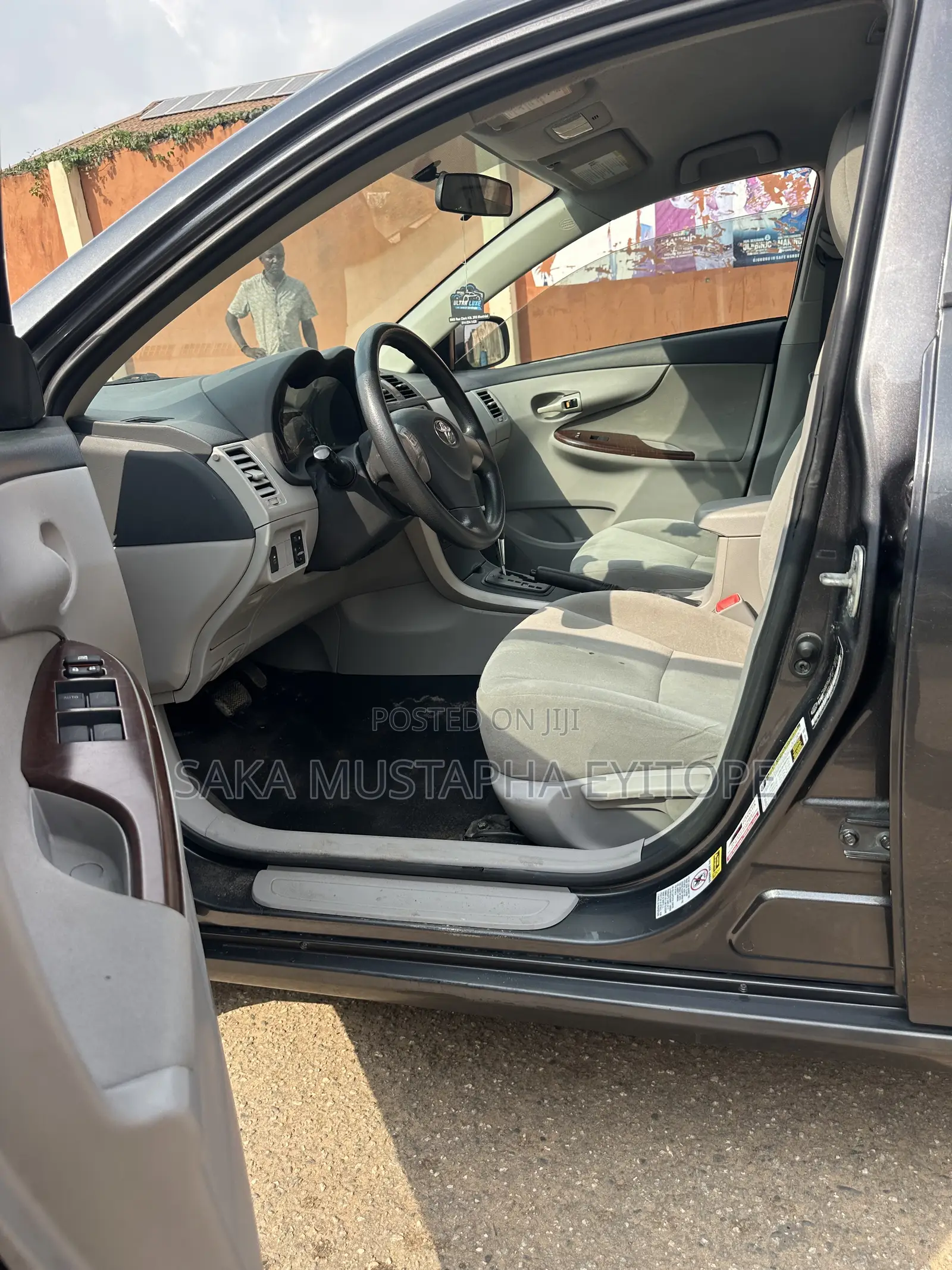 Toyota Corolla LE 4dr Sedan (1.8L 4cyl 4A) 2013 Gray
