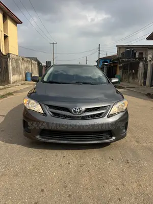 Toyota Corolla LE 4dr Sedan (1.8L 4cyl 4A) 2013 Gray