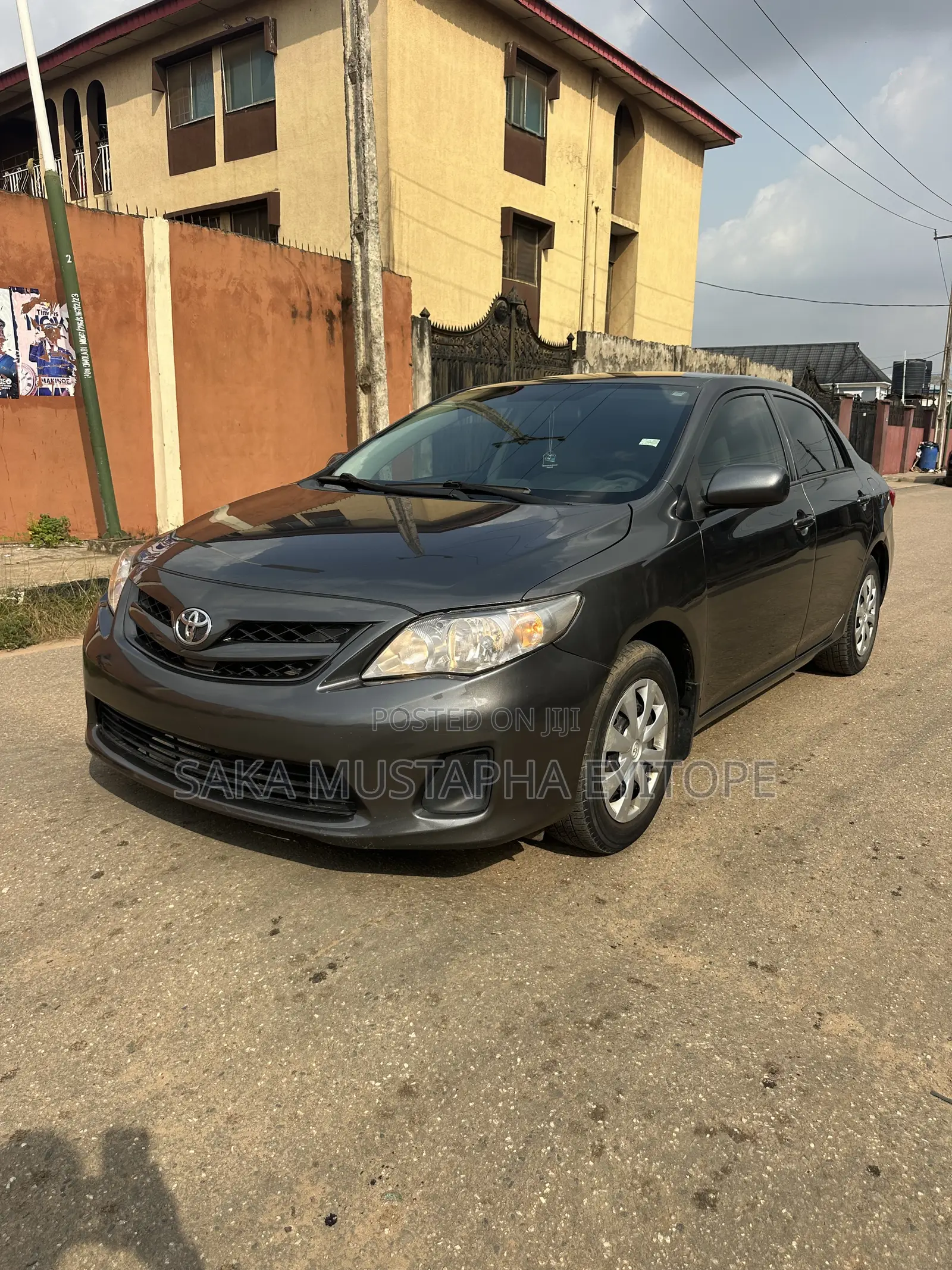Toyota Corolla LE 4dr Sedan (1.8L 4cyl 4A) 2013 Gray