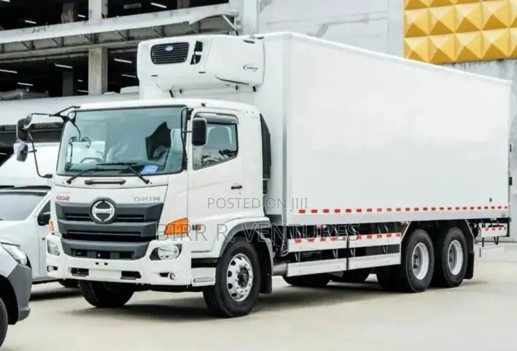Covered Truck for Bulk Merchandise Movement
