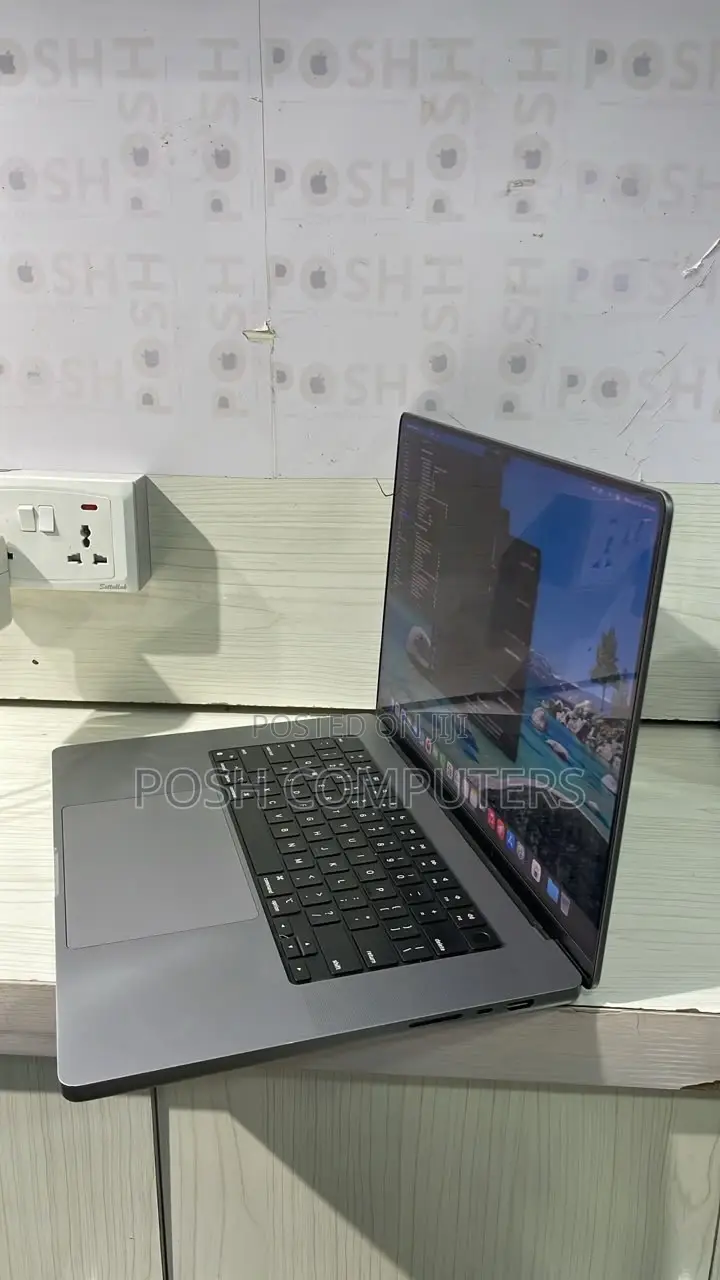 Laptop Apple MacBook Pro 2021 M1 Max 32GB Apple M1 Max SSD 1T