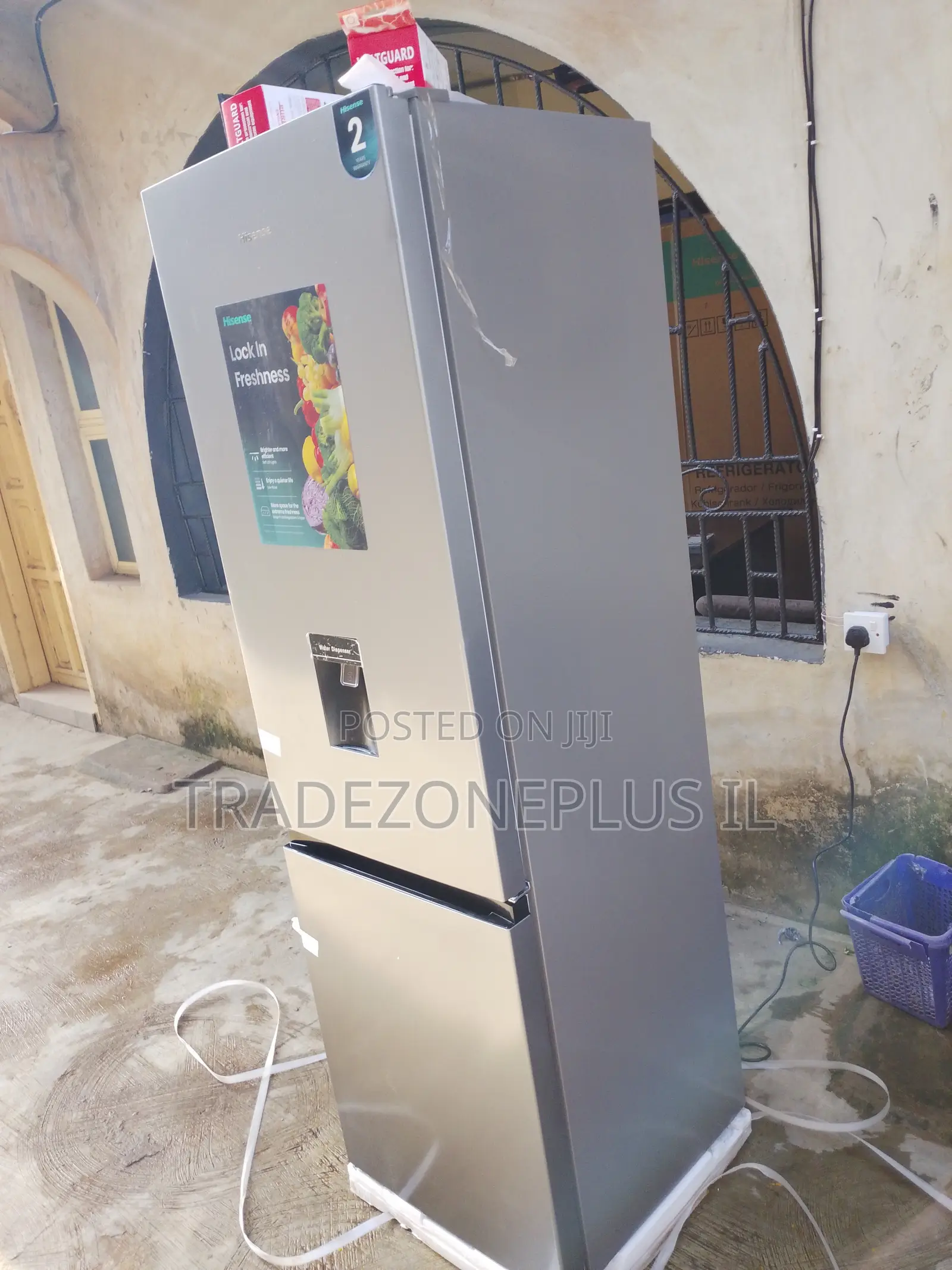 Hisense RD-3DCB Fridge Freezer With Water Dispenser Feature