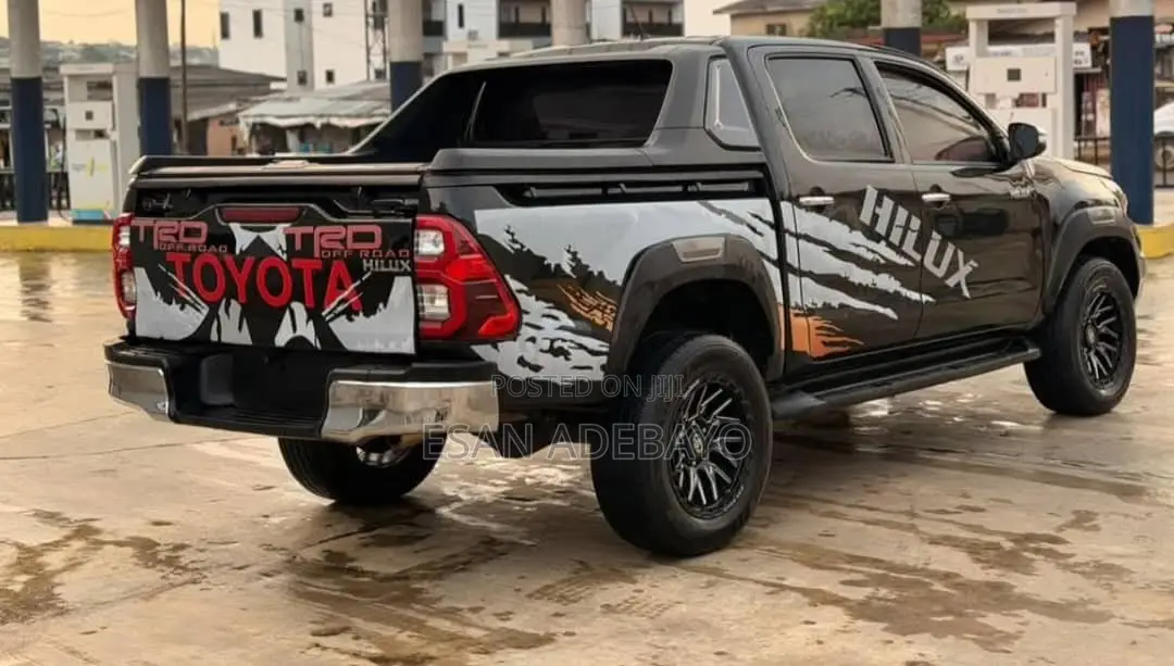 Toyota Hilux 2015 Black
