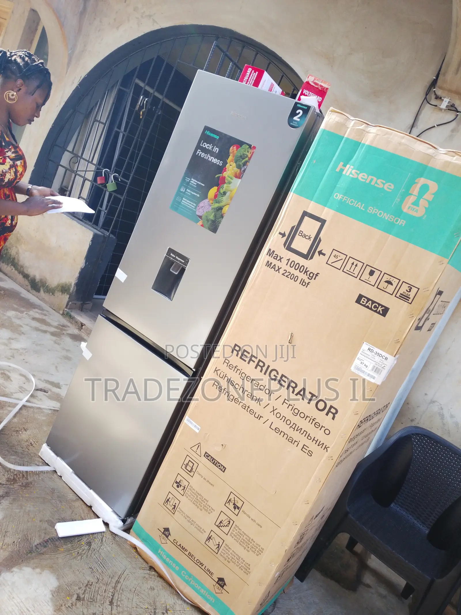Hisense 264L Home Refrigerator – Stylish Design and Water Dispenser