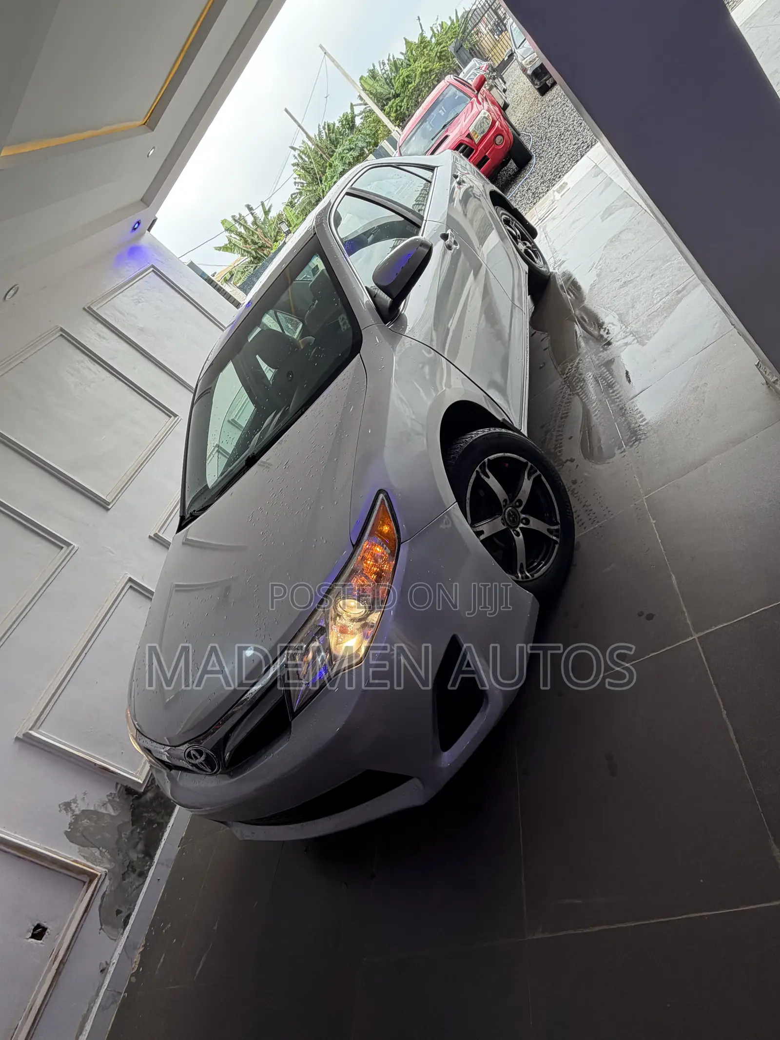 Toyota Camry LE 4dr Sedan w/Prod. End 11/13 (2.5L 4cyl 6A) 2014 Silver