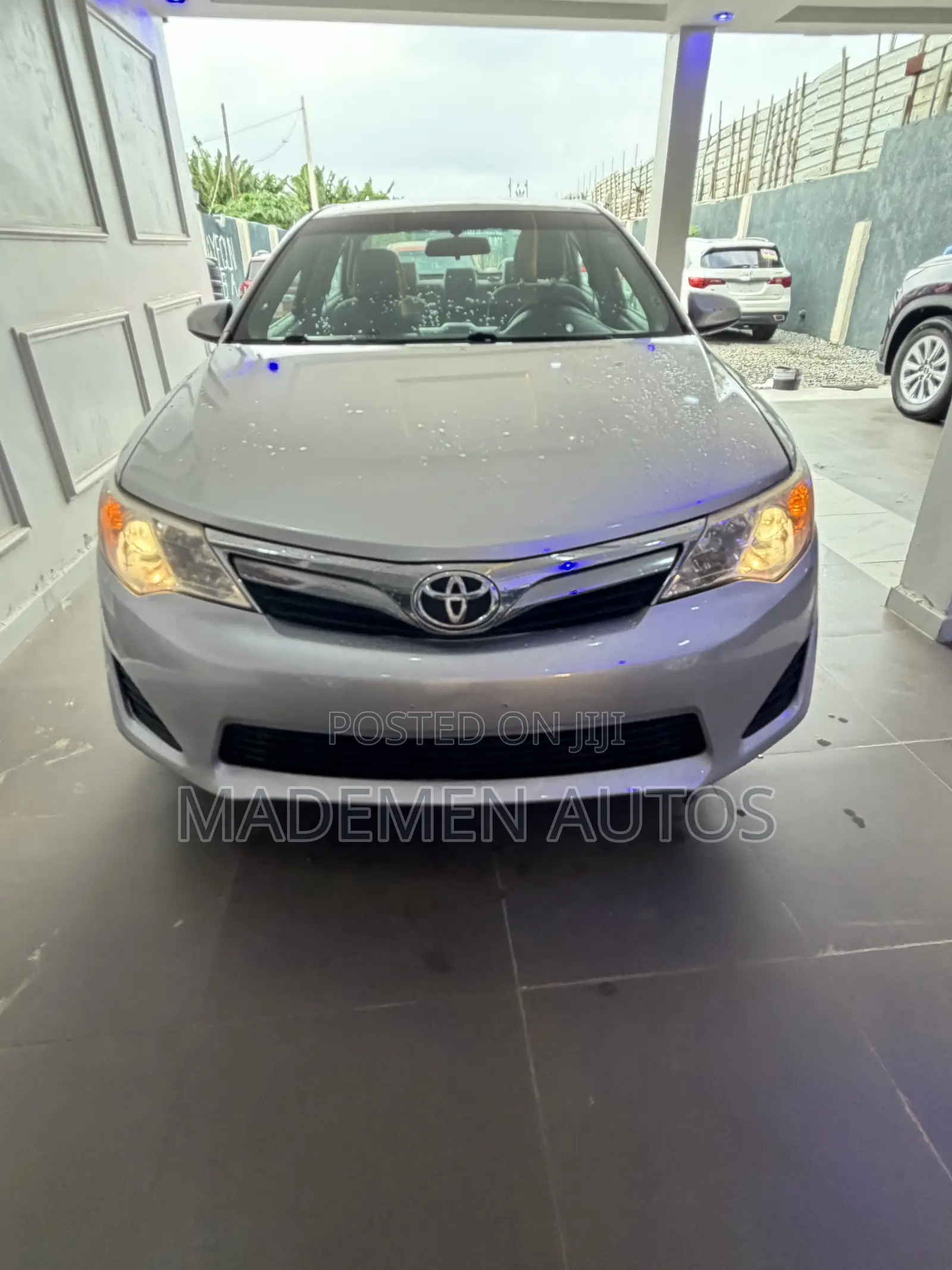 Toyota Camry LE 4dr Sedan w/Prod. End 11/13 (2.5L 4cyl 6A) 2014 Silver