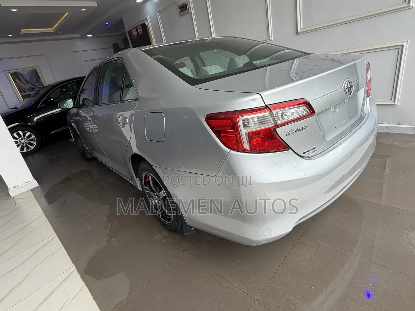 Toyota Camry LE 4dr Sedan w/Prod. End 11/13 (2.5L 4cyl 6A) 2014 Silver