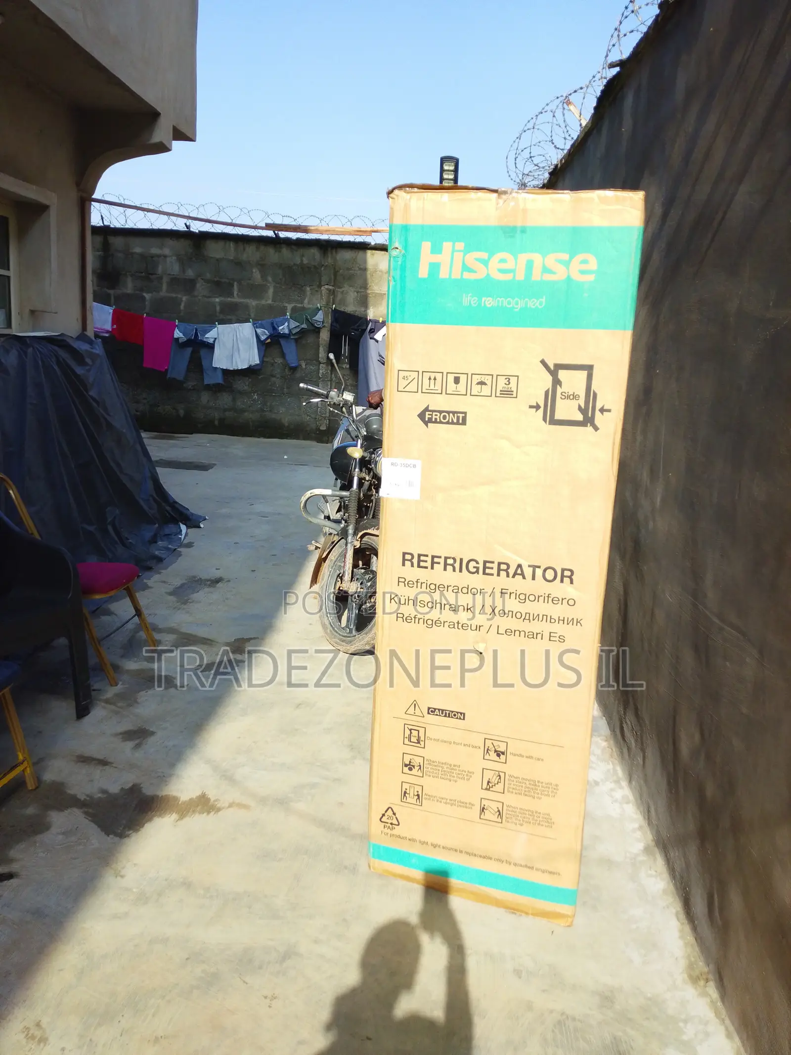 Hisense RD-3DCB Refrigerator Featuring an Integrated Water Dispenser