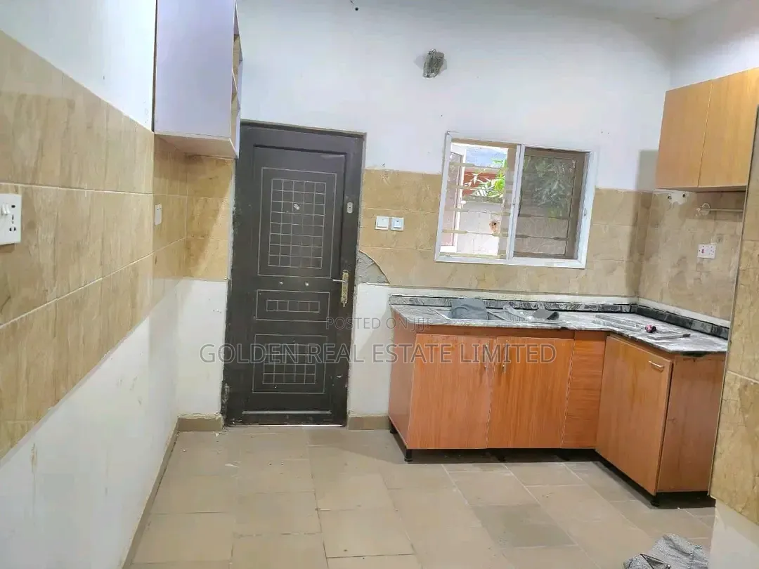 4bdrm Townhouse / Terrace in Guzape District for rent