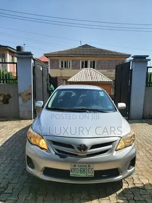 Toyota Corolla LE 4dr Sedan (1.8L 4cyl 4A) 2011 Silver