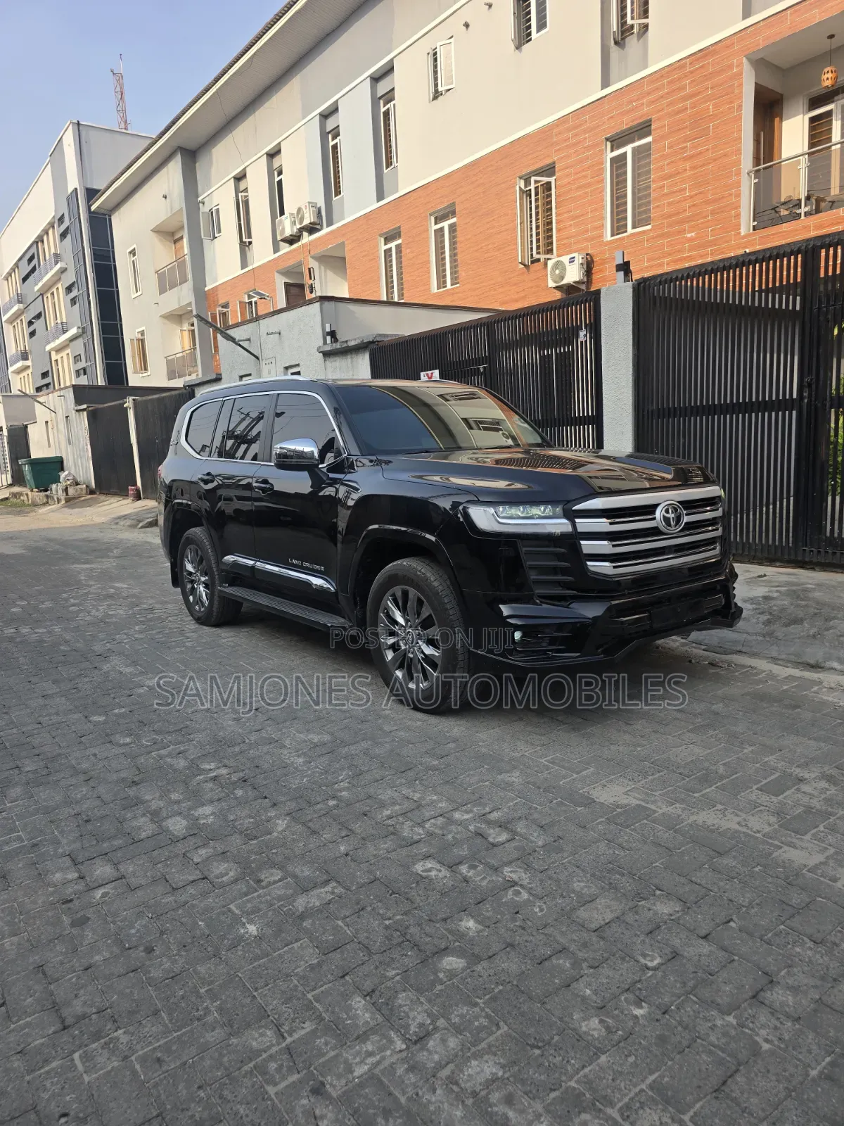 Toyota Land Cruiser LC300 2023 Black