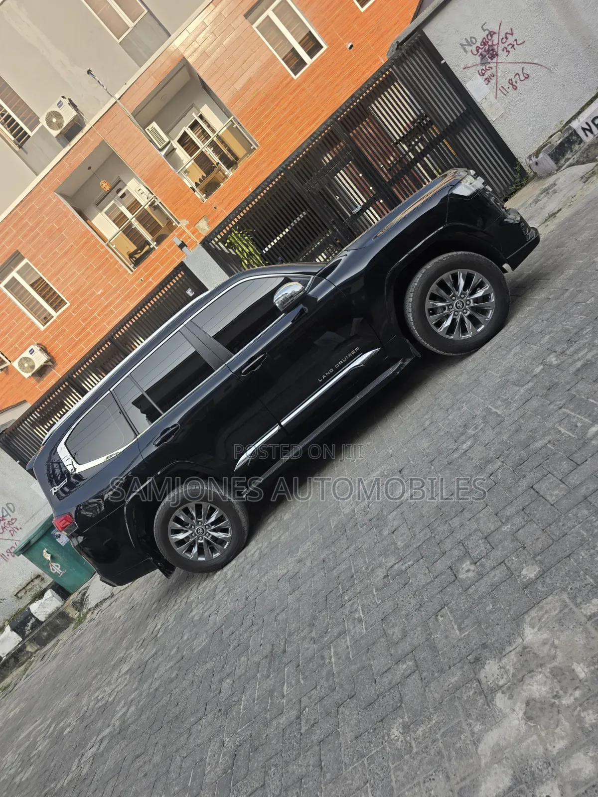Toyota Land Cruiser LC300 2023 Black