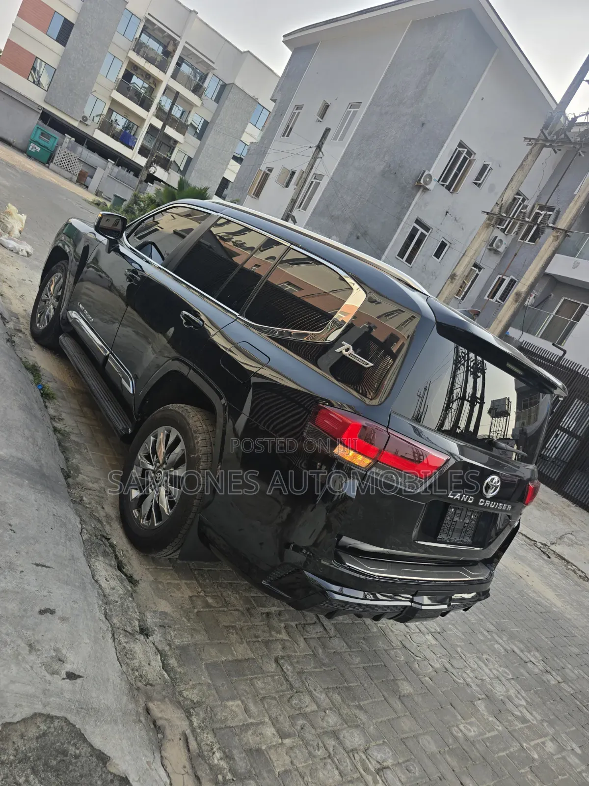 Toyota Land Cruiser LC300 2023 Black