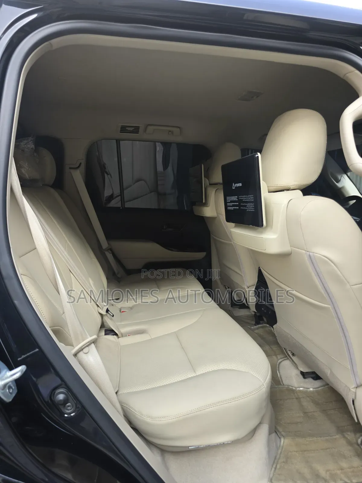 Toyota Land Cruiser LC300 2023 Black