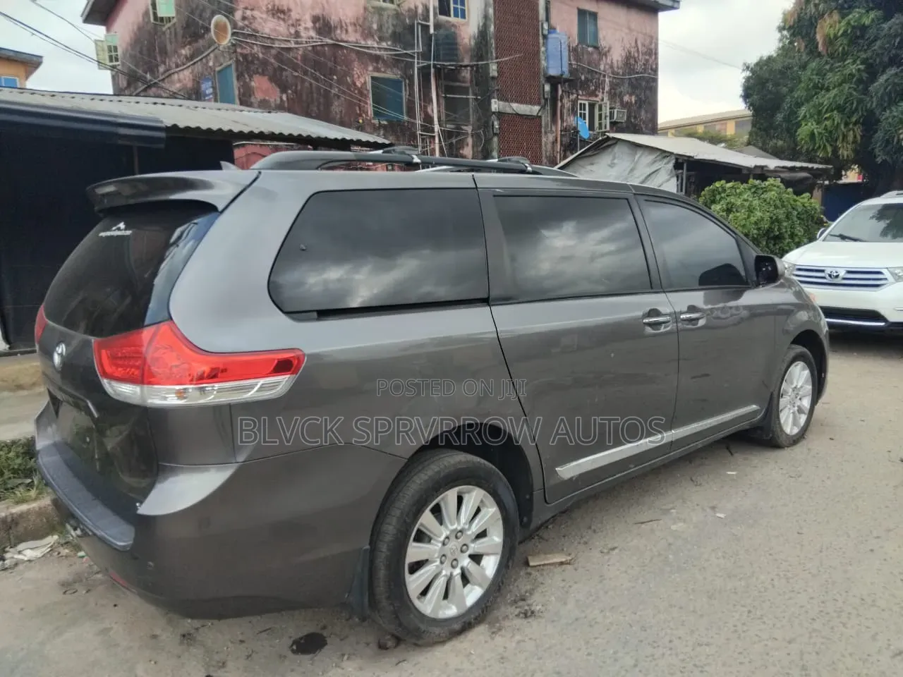 Toyota Sienna 2011 Silver