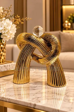 Gold Ribbed Knot Decor
Tem