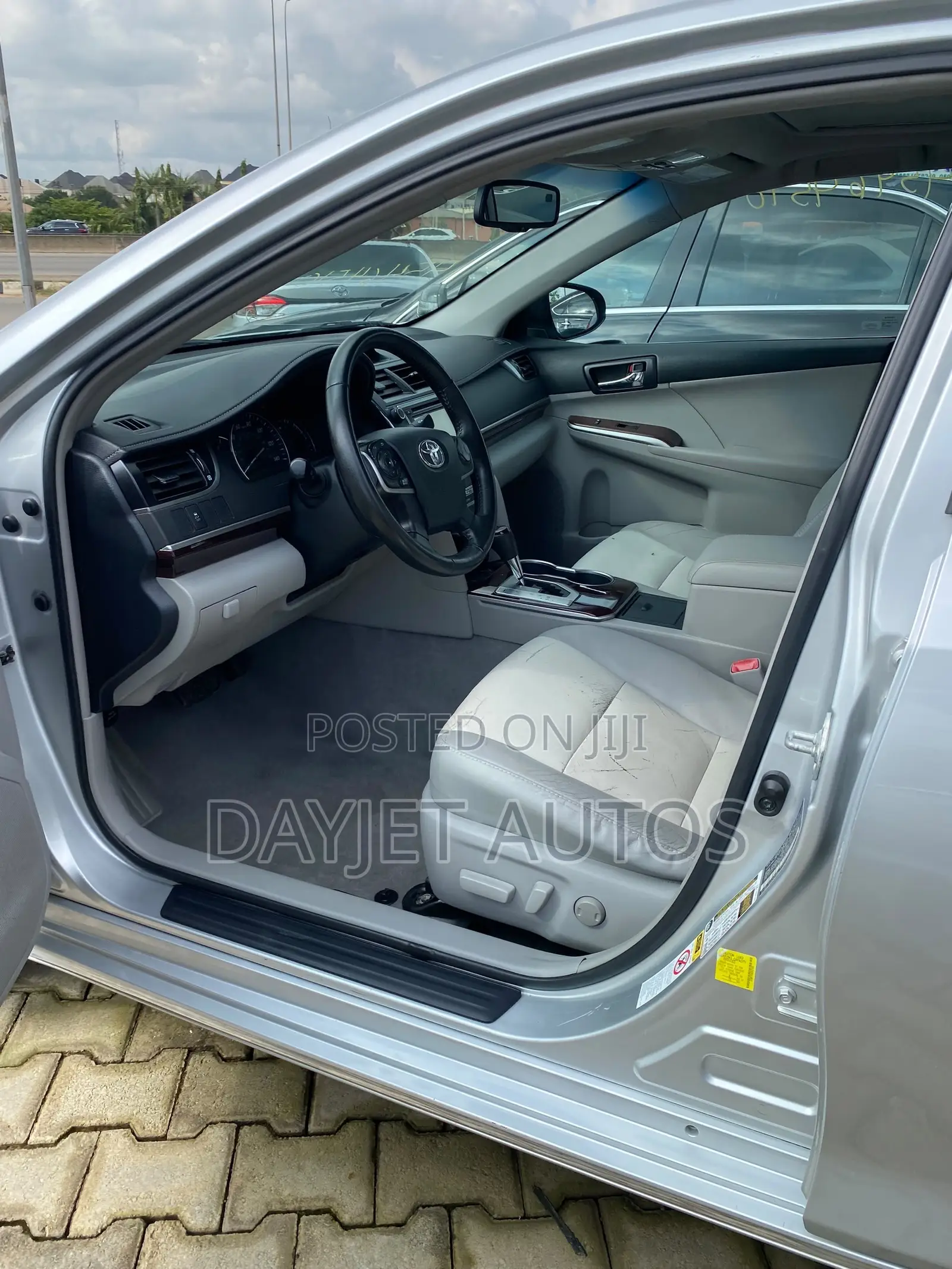 Toyota Camry XLE 4dr Sedan (2.5L 4cyl 6A) 2013 Silver