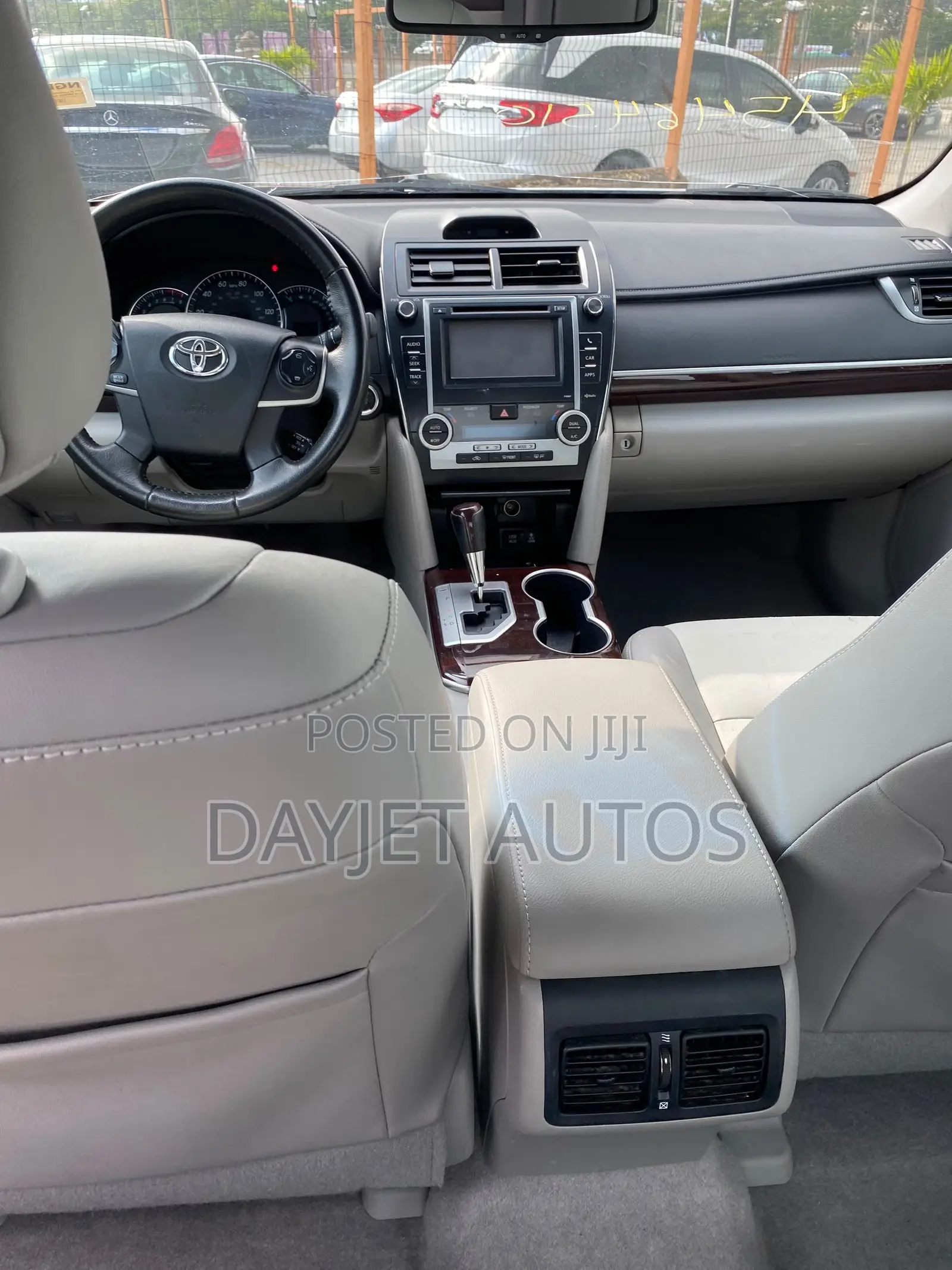 Toyota Camry XLE 4dr Sedan (2.5L 4cyl 6A) 2013 Silver