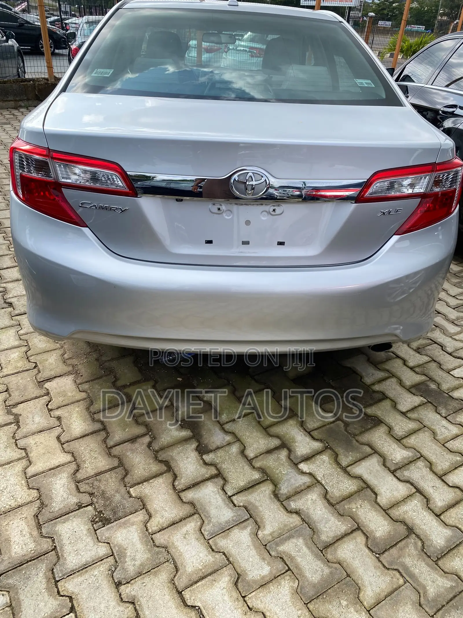Toyota Camry XLE 4dr Sedan (2.5L 4cyl 6A) 2013 Silver