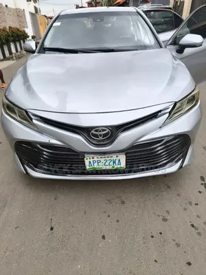 Toyota Camry 2018 Silver