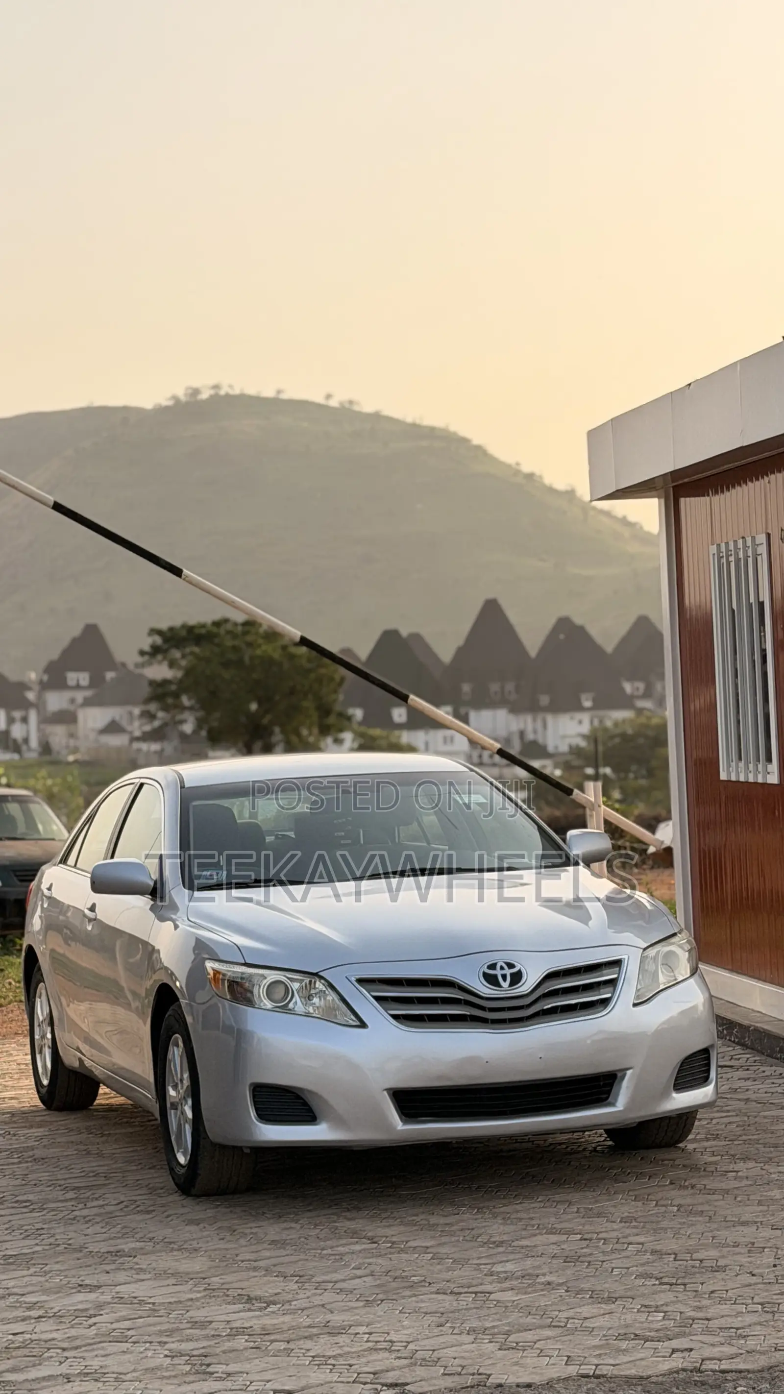 Toyota Camry 2010 Silver