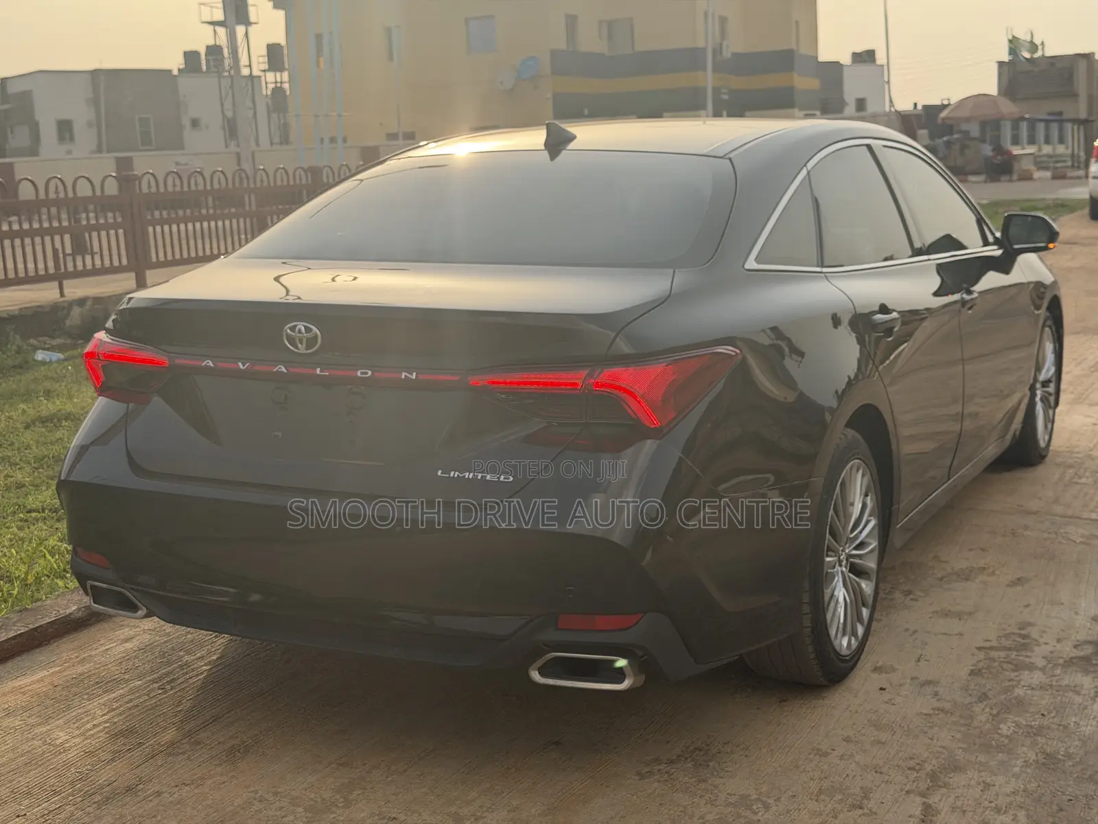 Toyota Avalon Limited FWD Sedan (3.5L V6 8A) 2019 Brown
