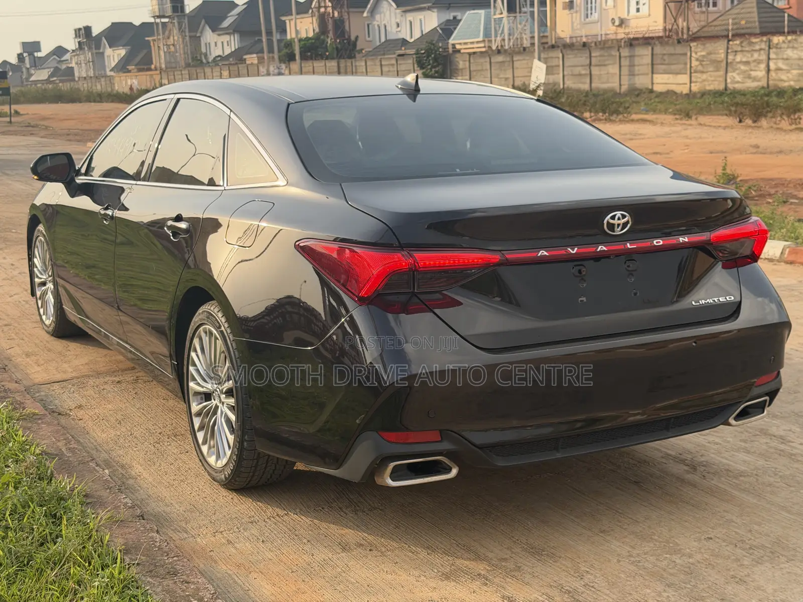 Toyota Avalon Limited FWD Sedan (3.5L V6 8A) 2019 Brown