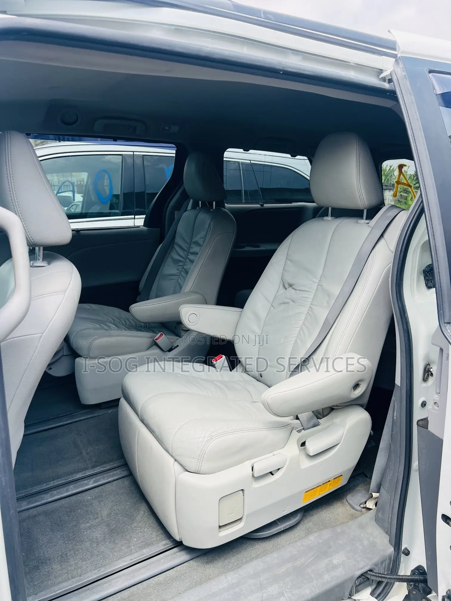 Toyota Sienna XLE 7-Passenger 4dr Minivan AWD (3.5L 6cyl 6A) 2015 White
