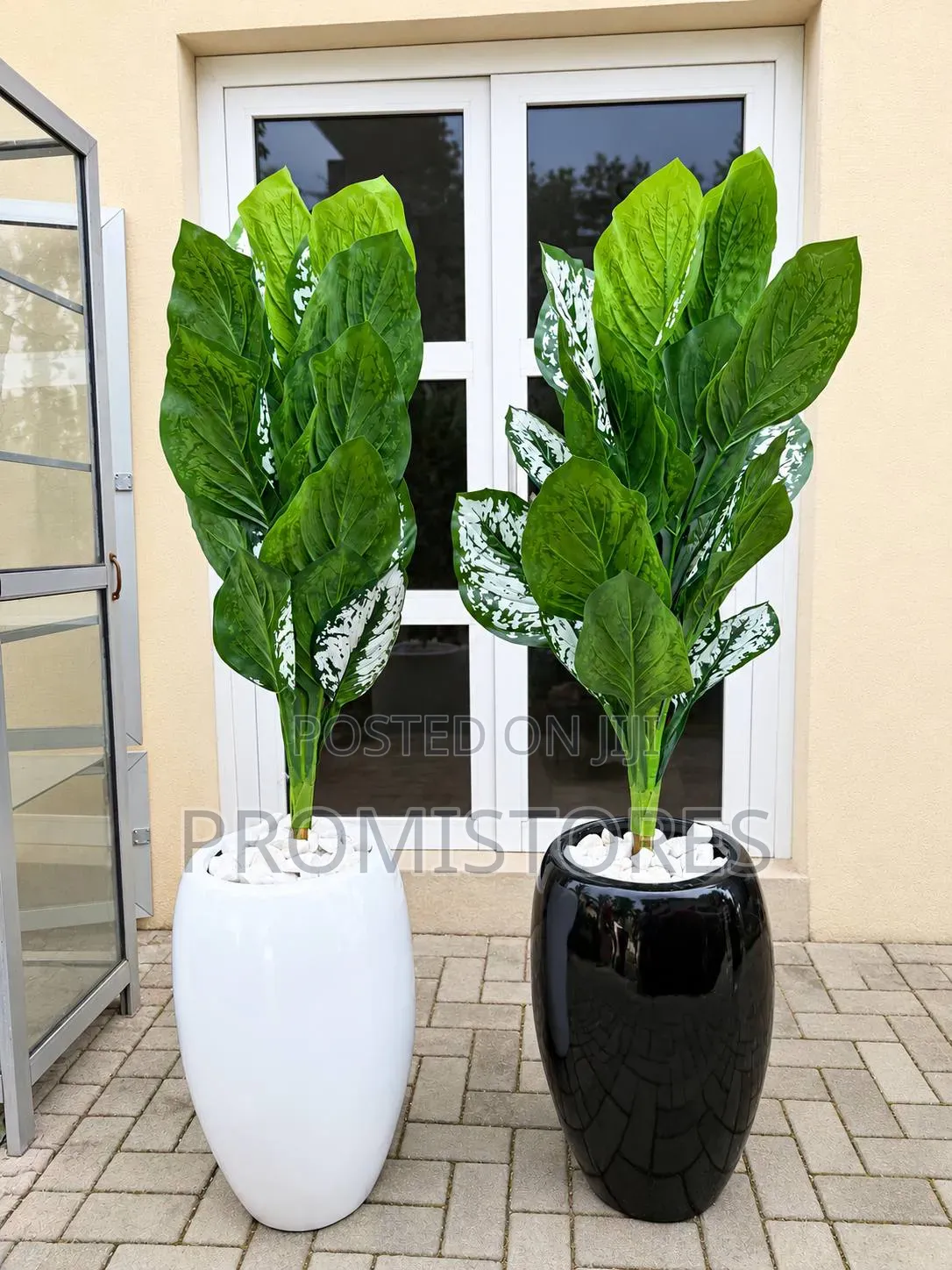 High Quality Fibre Vase With Plant