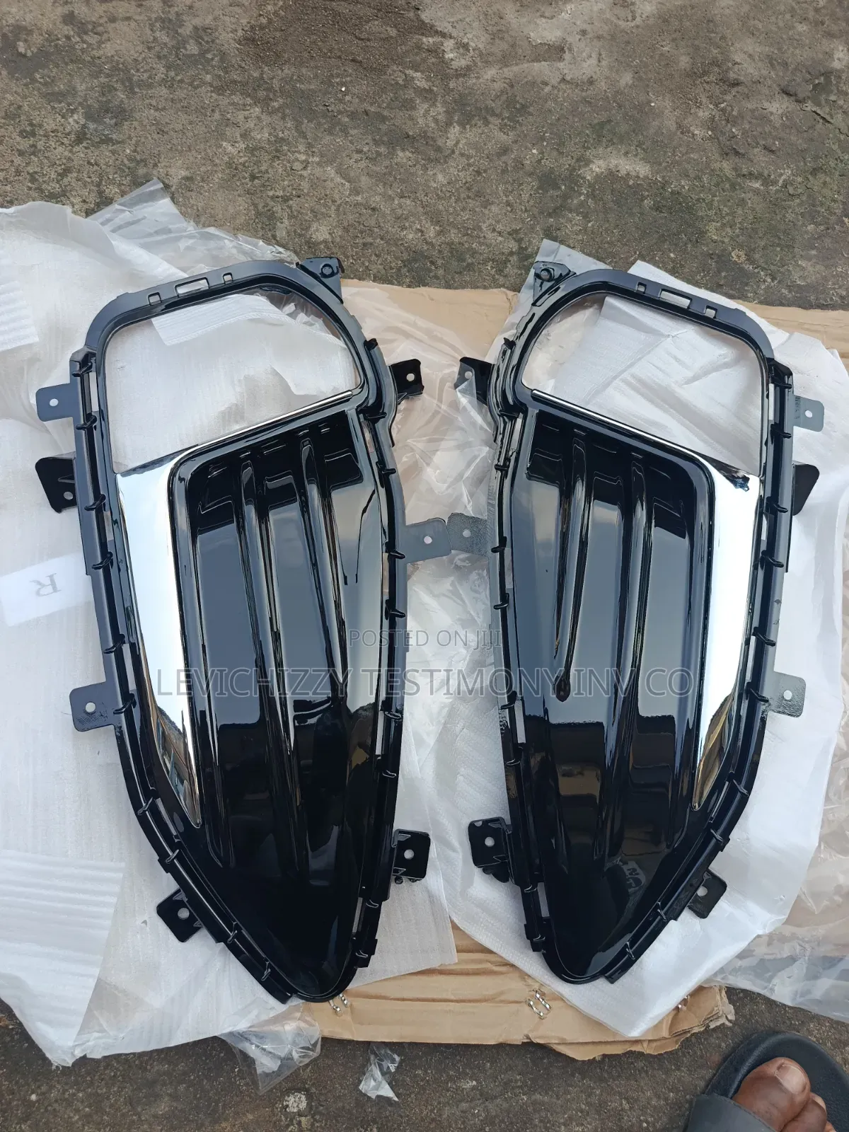 2019,2020,2021,2022,2023 Ford Edge Fog Lamp Cover