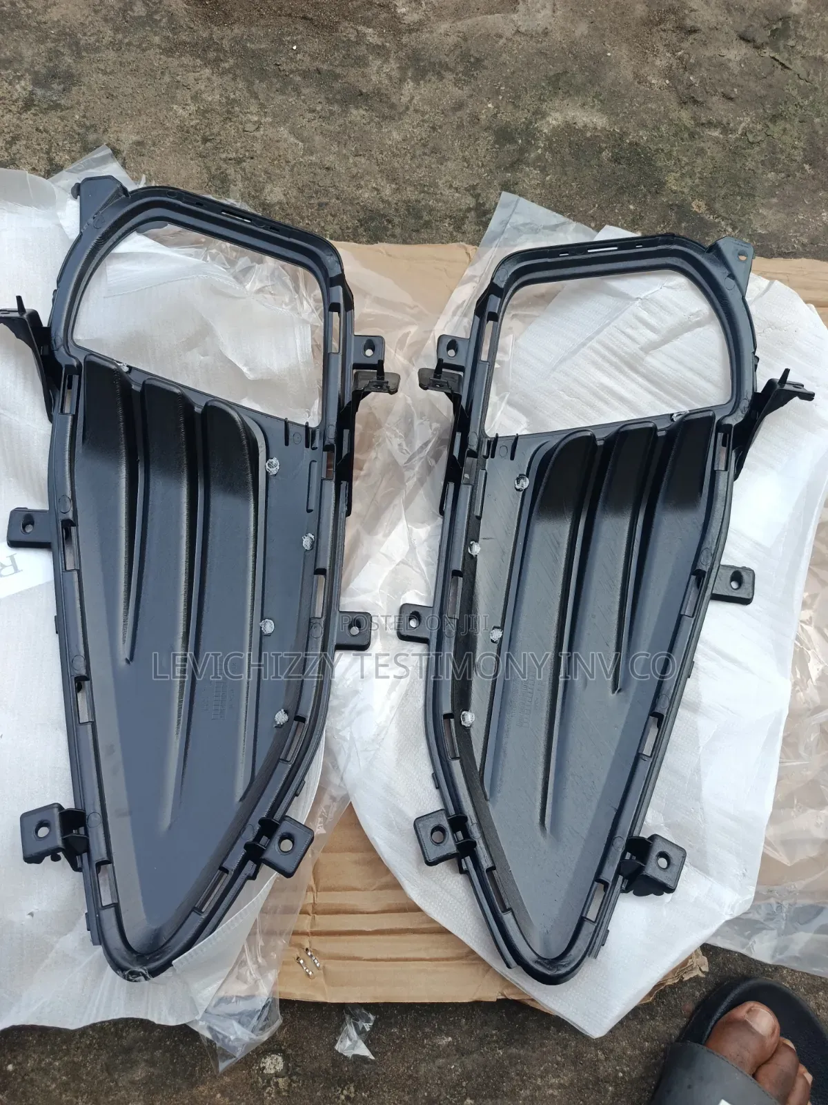 2019,2020,2021,2022,2023 Ford Edge Fog Lamp Cover