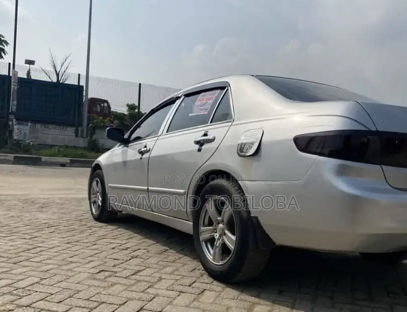 Honda Accord 2005 Silver