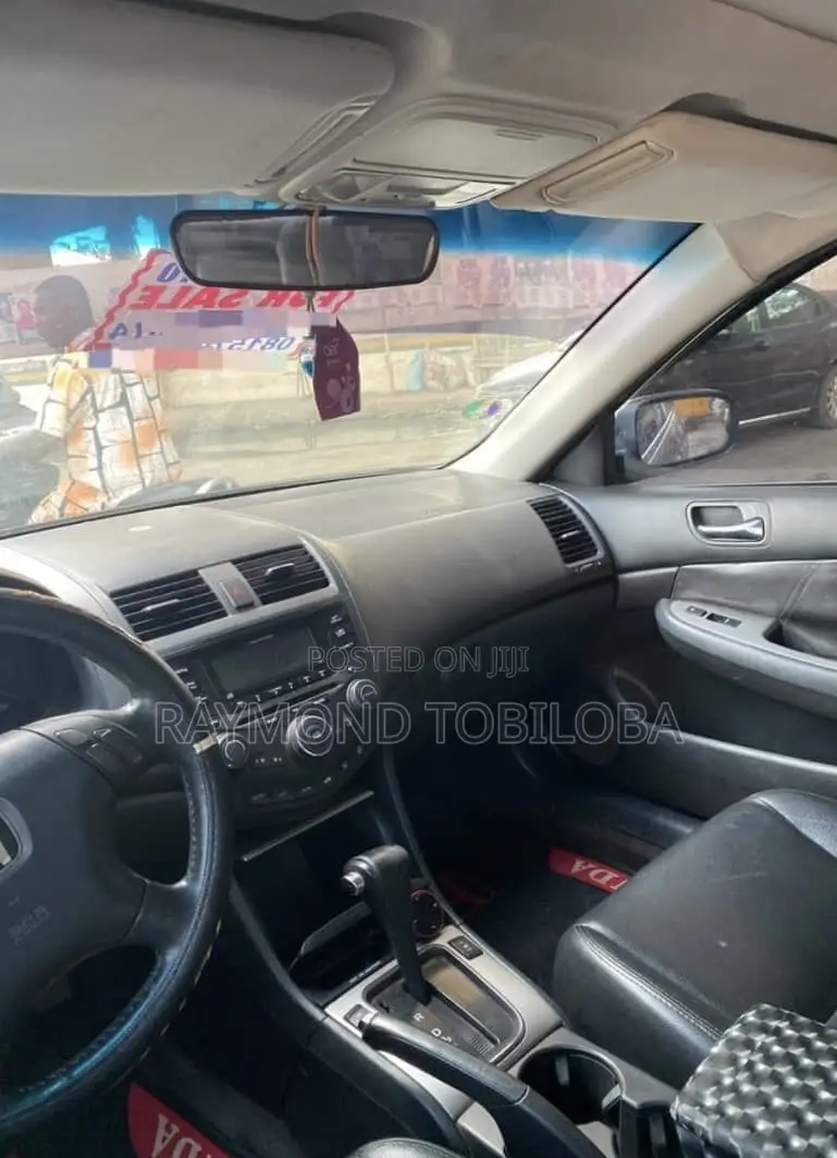 Honda Accord 2005 Silver