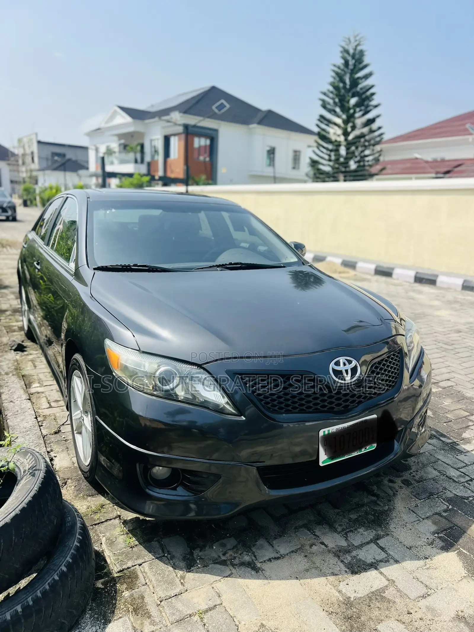 Toyota Camry SE V6 4dr Sedan (3.5L 6cyl 6A) 2011 Gray