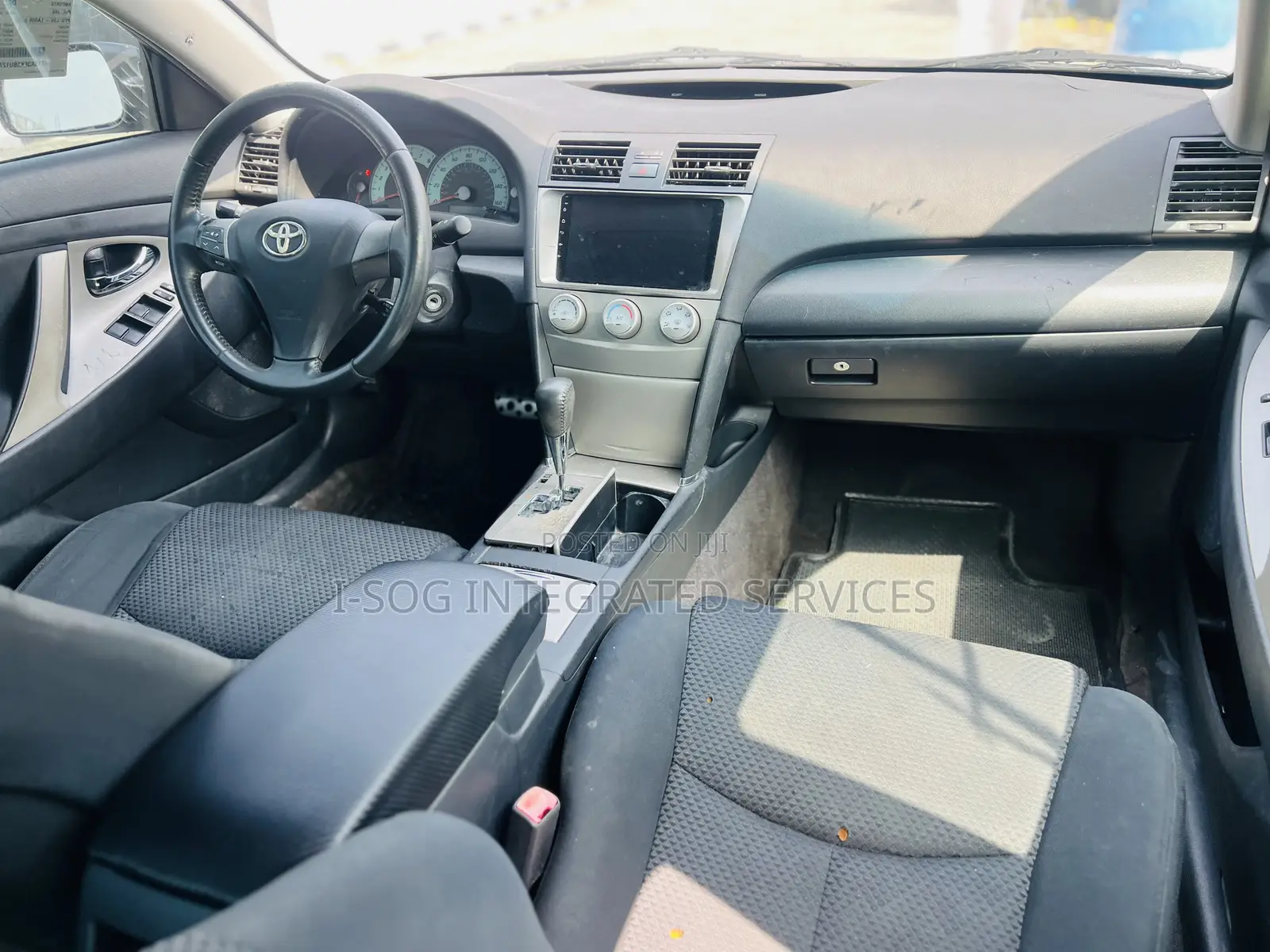 Toyota Camry SE V6 4dr Sedan (3.5L 6cyl 6A) 2011 Gray