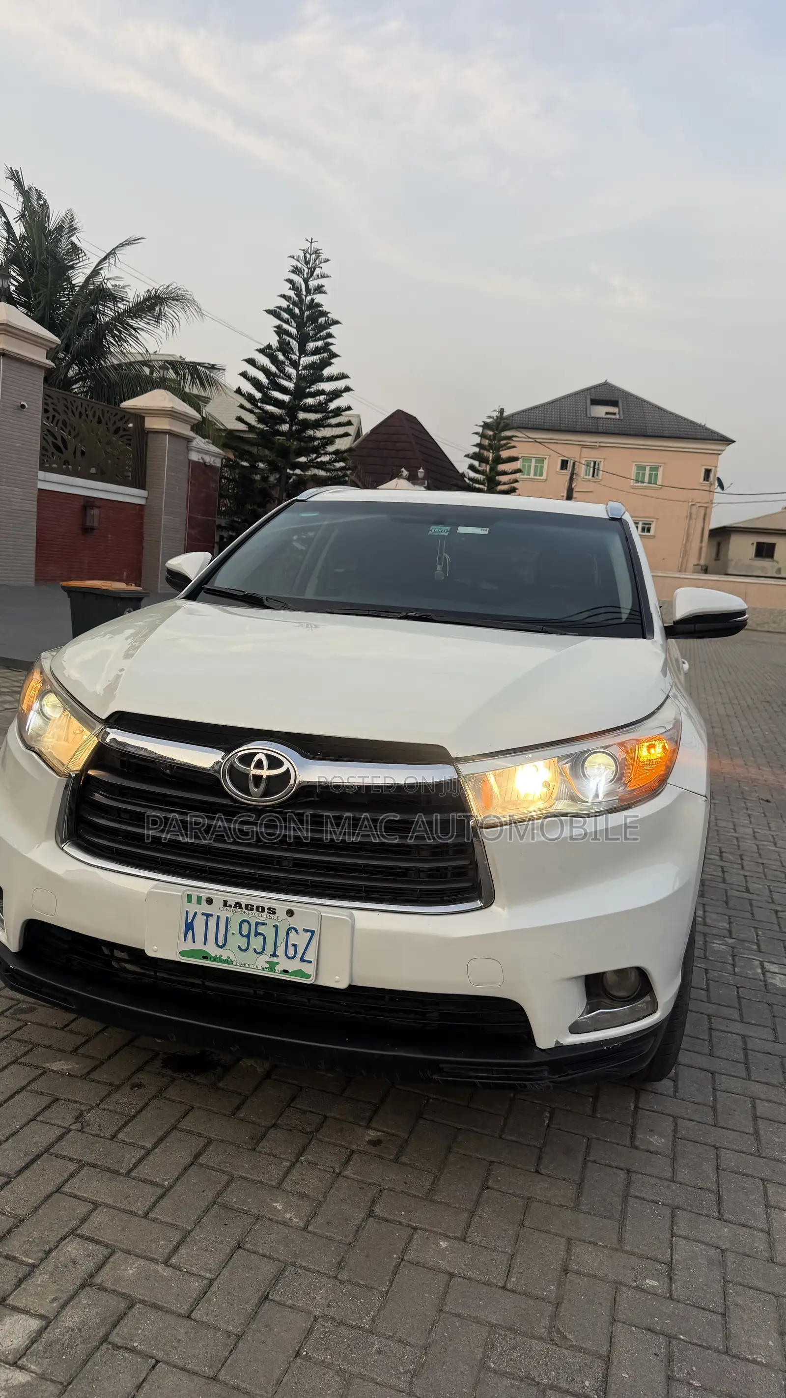 Toyota Highlander Limited 4dr SUV (3.5L 6cyl 6A) 2015 White