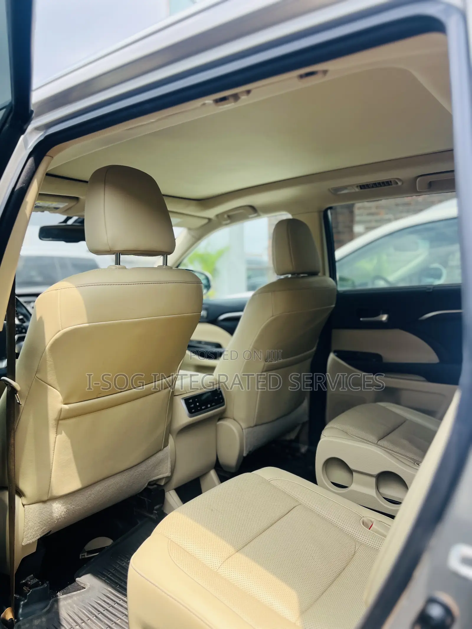 Toyota Highlander Limited Platinum V6 4x4 (3.5L 6cyl 6A) 2016 Gold