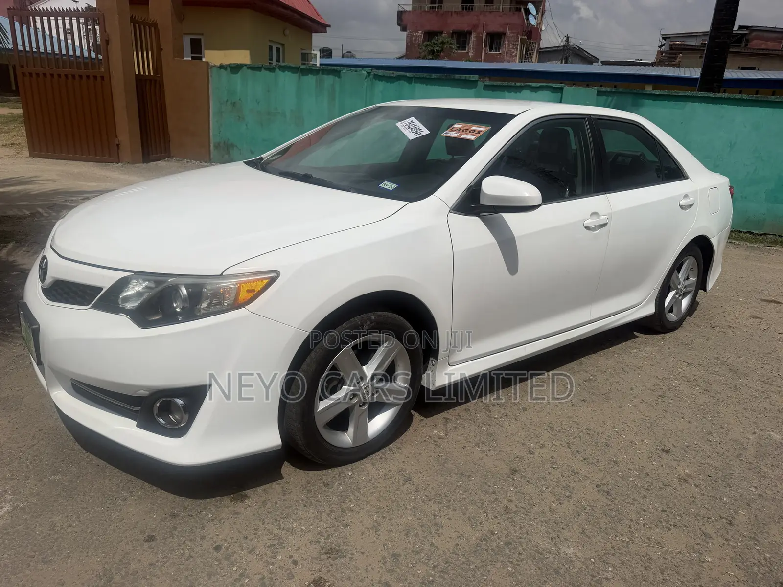Toyota Camry SE 4dr Sedan (2.5L 4cyl 6A) 2013 White