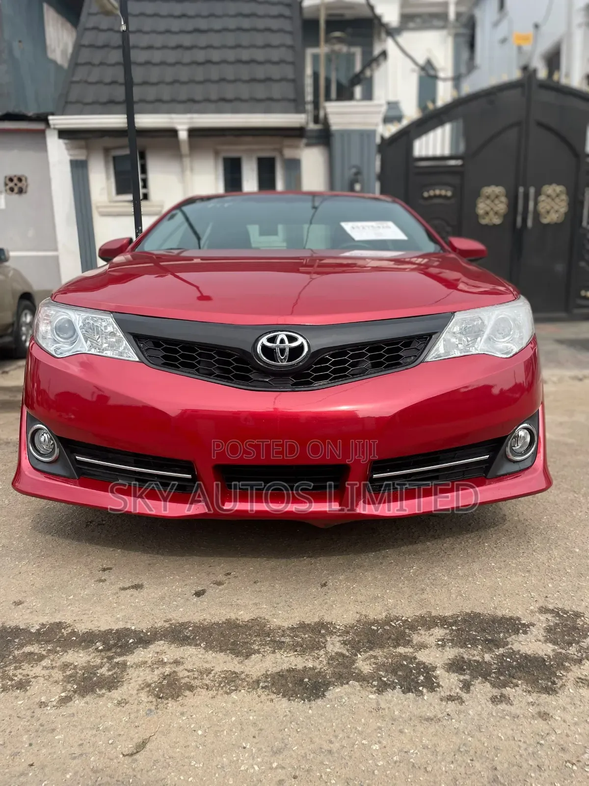 Toyota Camry SE 4dr Sedan (2.5L 4cyl 6A) 2012 Red