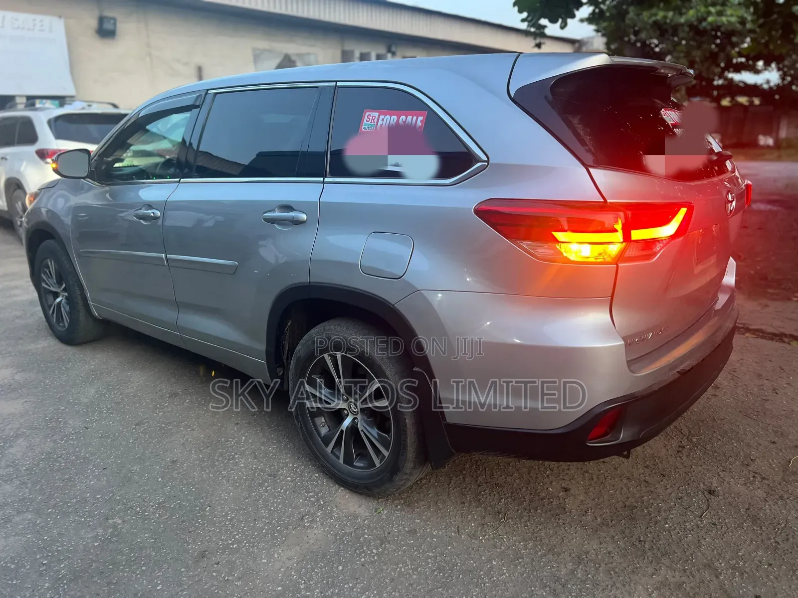 Toyota Highlander LE 4x4 V6 (3.5L 6cyl 8A) 2018 Silver