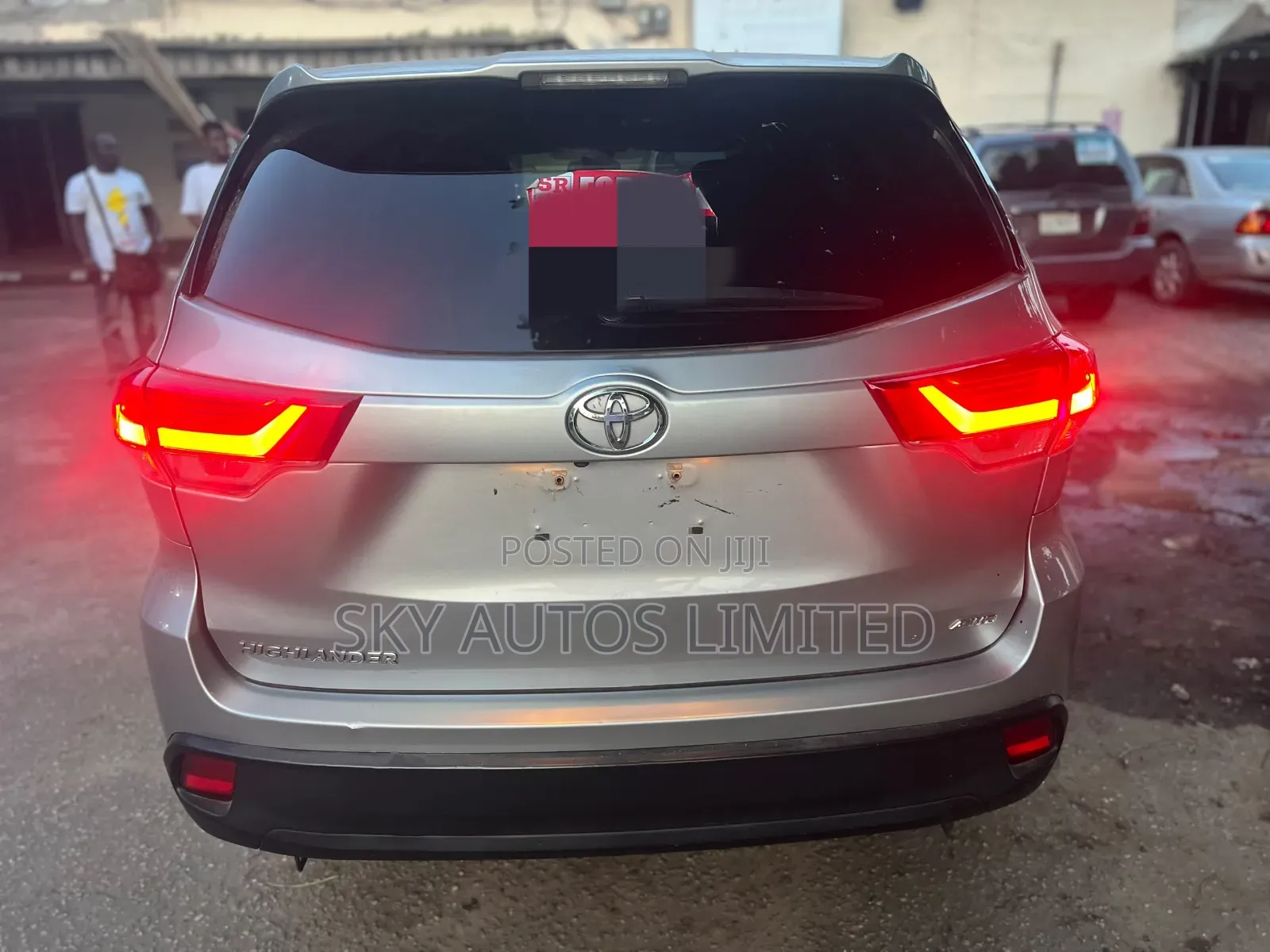 Toyota Highlander LE 4x4 V6 (3.5L 6cyl 8A) 2018 Silver