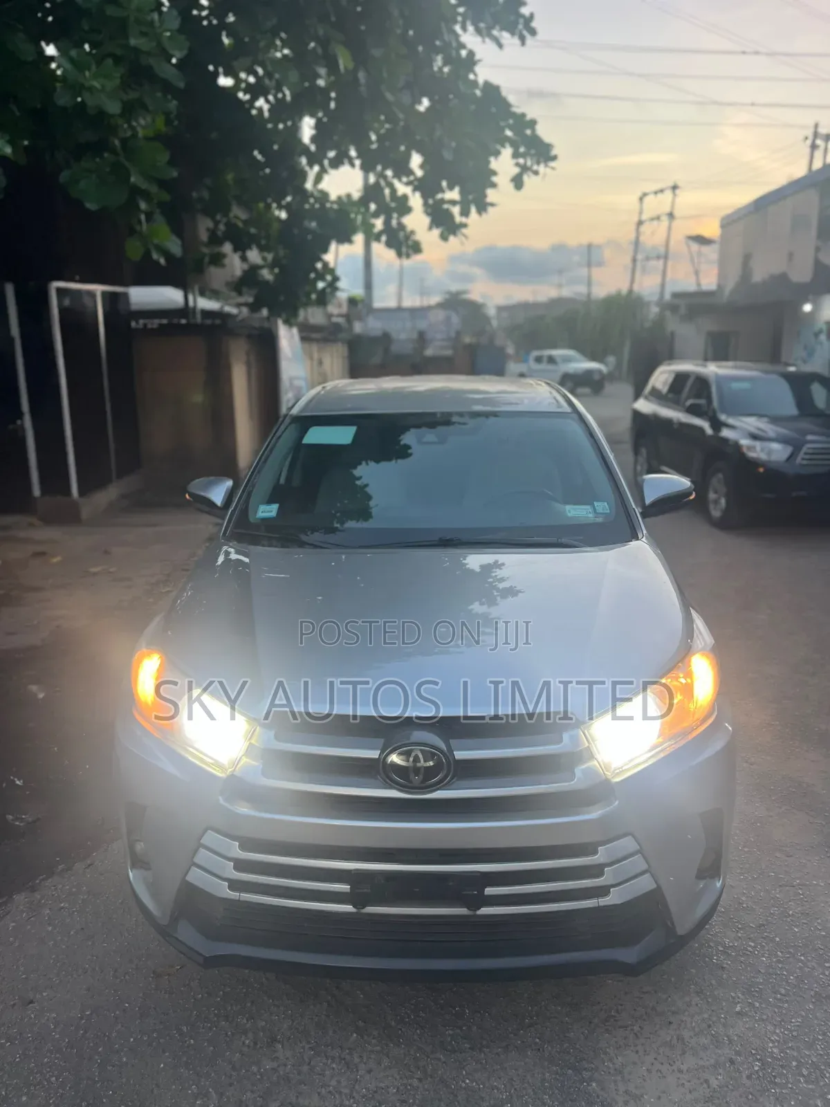 Toyota Highlander LE 4x4 V6 (3.5L 6cyl 8A) 2018 Silver