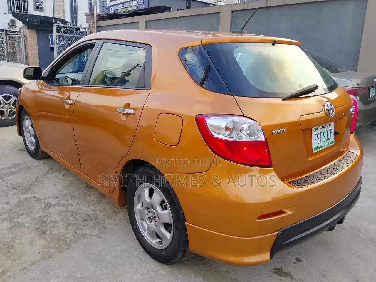 Toyota Matrix S Hatchback AWD (2.4L 4cyl 4A) 2010 Yellow