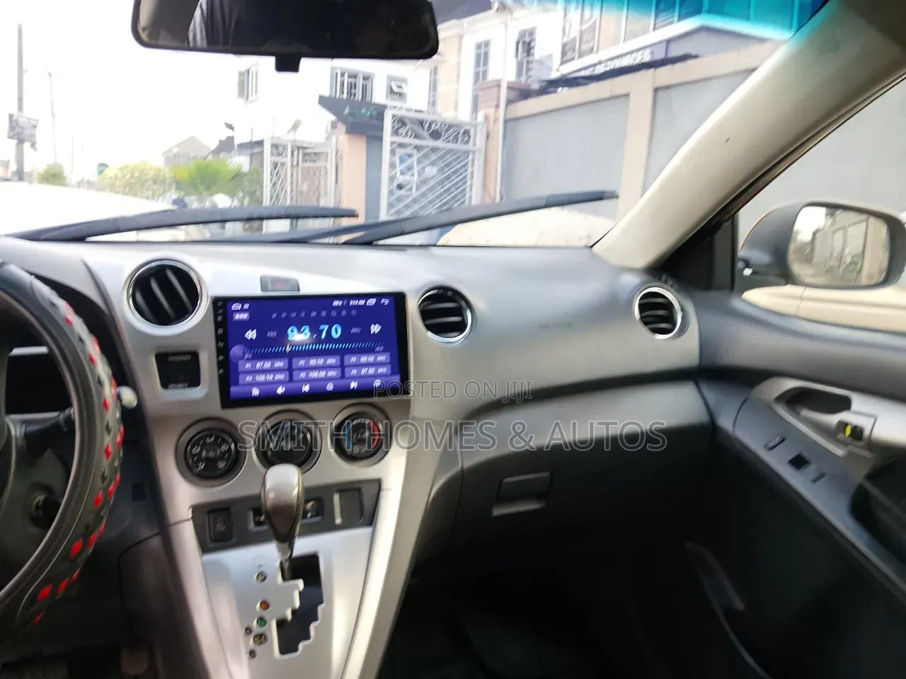 Toyota Matrix S Hatchback AWD (2.4L 4cyl 4A) 2010 Yellow
