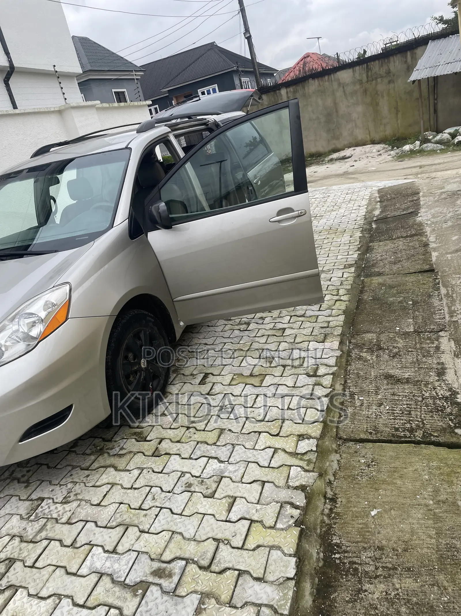 Toyota Sienna LE 4WD 2007 Gold