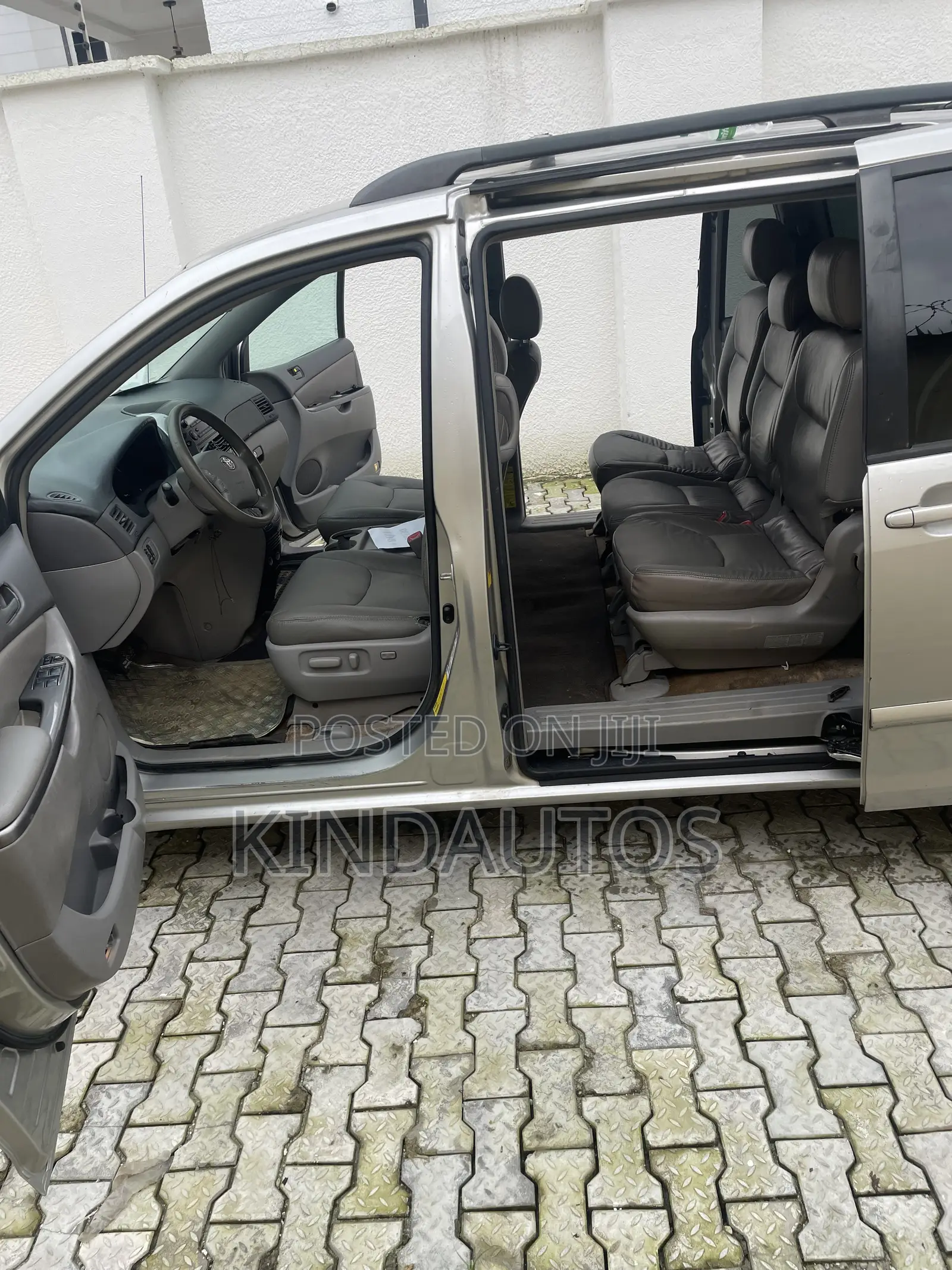 Toyota Sienna LE 4WD 2007 Gold