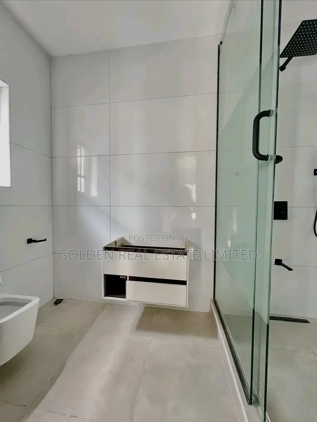 5bdrm Duplex in Osapa london for sale