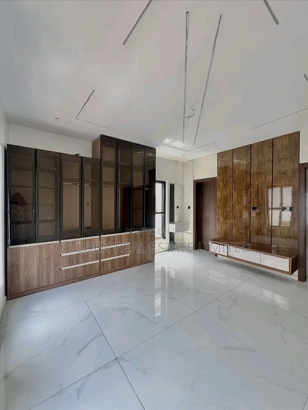 5bdrm Duplex in Osapa london for sale