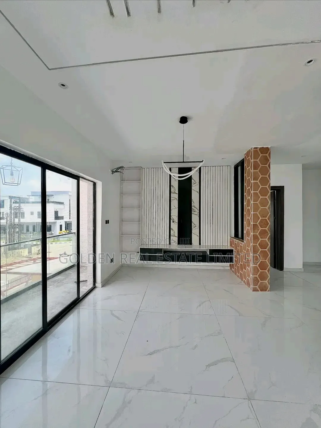 5bdrm Duplex in Osapa london for sale