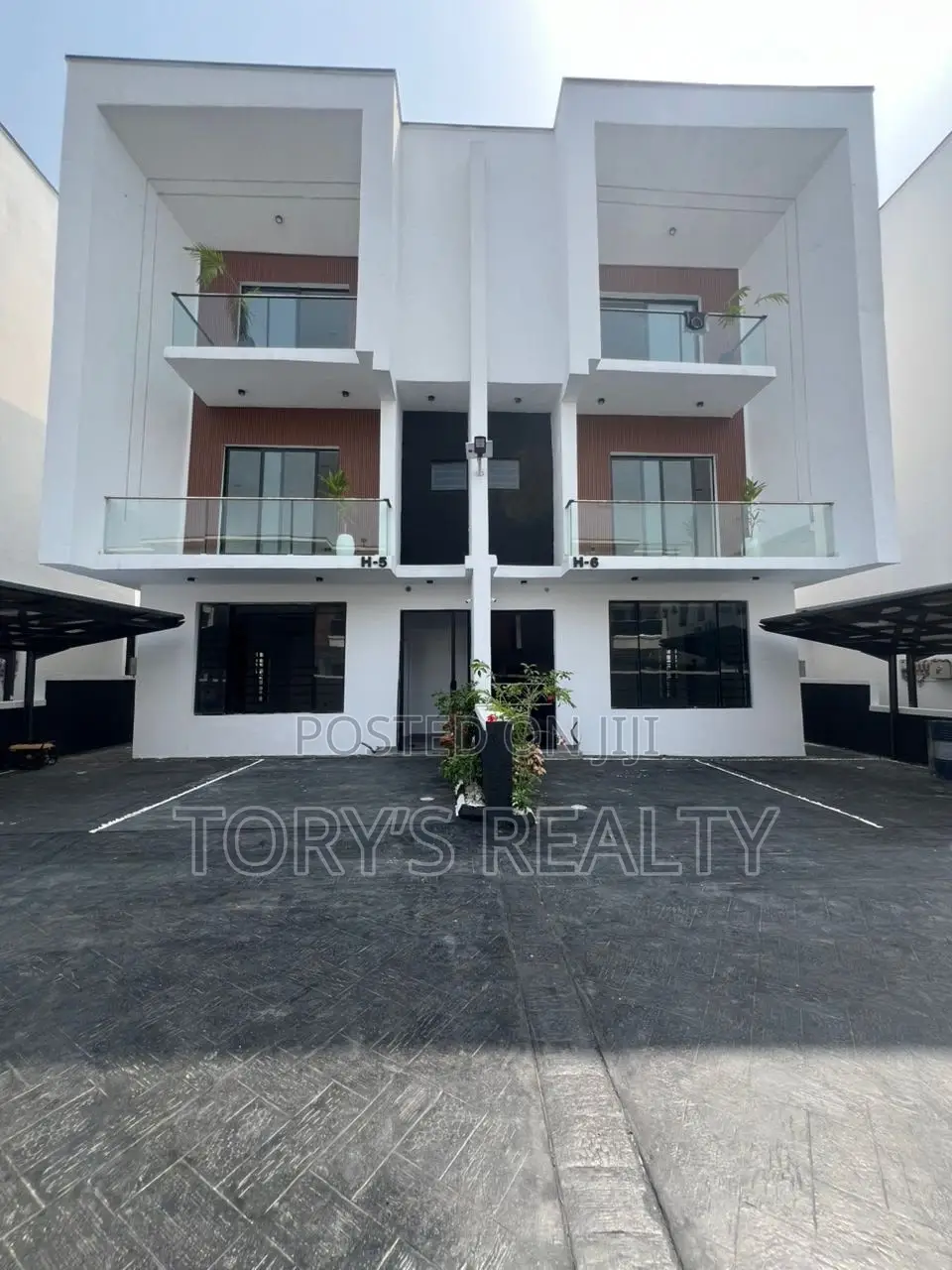 4bdrm Duplex in Lekki Phase 2 for sale